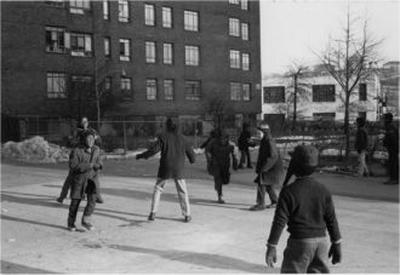 playareainfrontofbuilding1.jpg